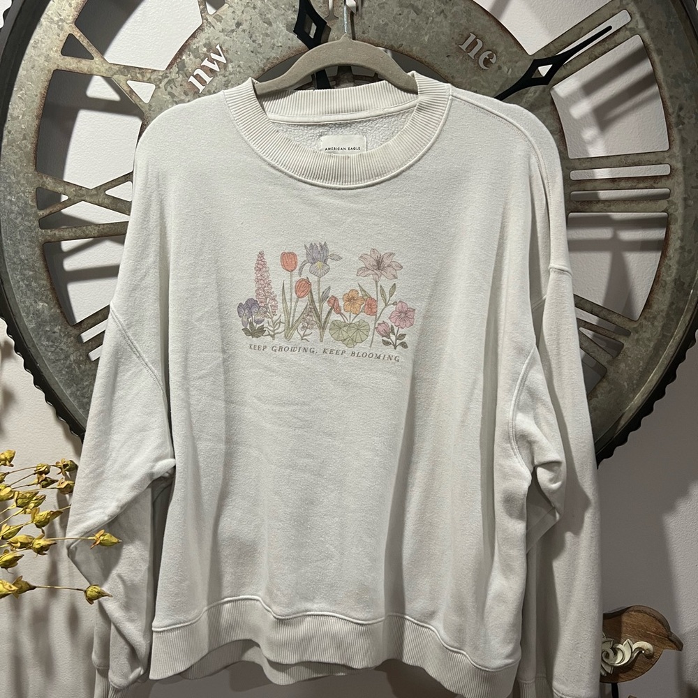 American Eagle White Floral Graphic Sweatshirt